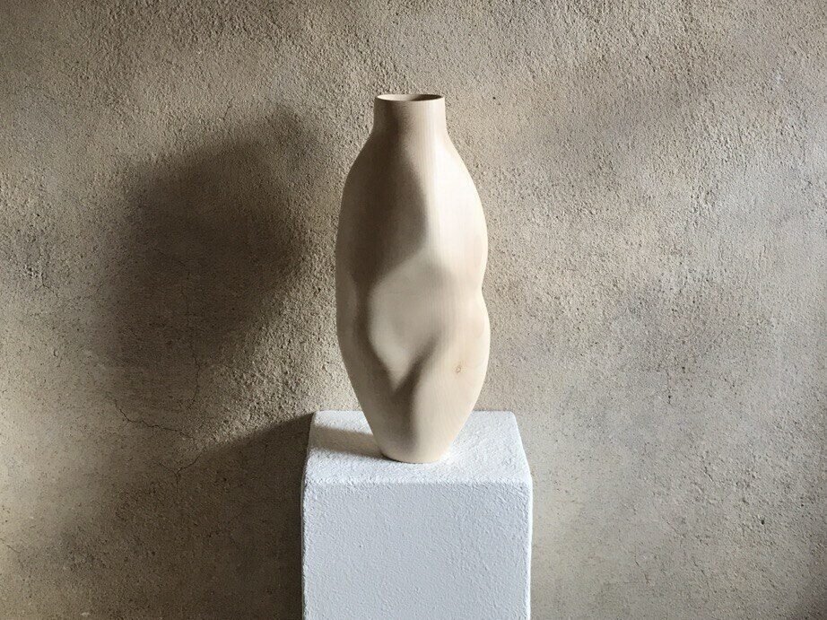 Vase sculpté en bois, forme organique